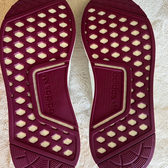 Adidas women’s shoes - Picture 3 of 3